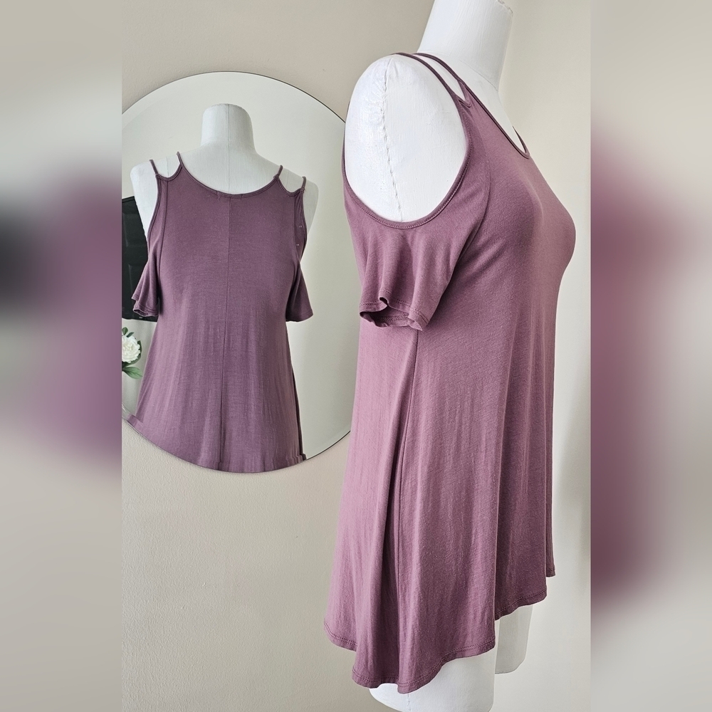 Heart Hips Cold Shoulder Top - Picture 2 of 7